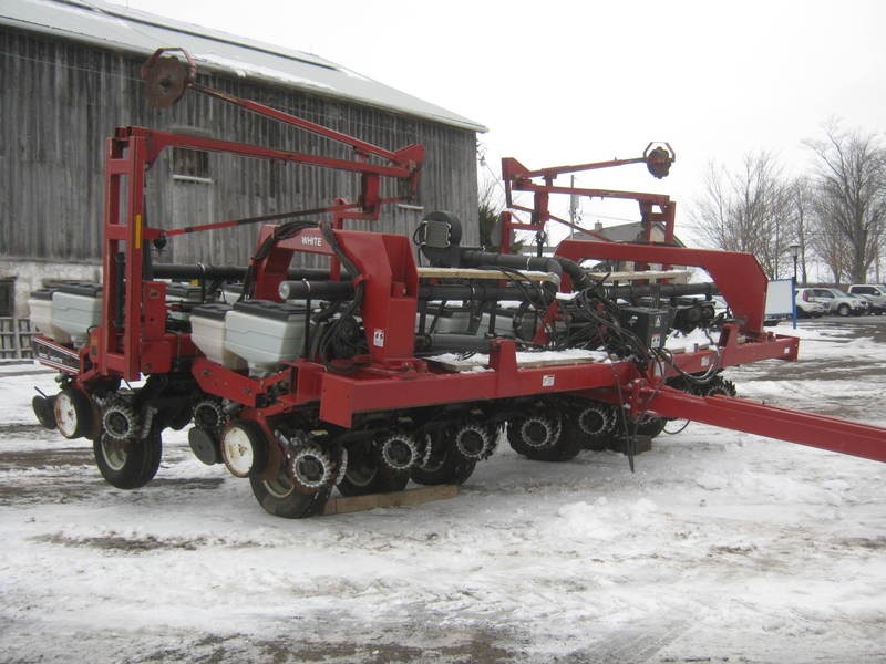 Planting Equipment  White 6346 Planter  Photo